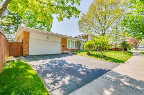 2203 Waycross CRES, Mississauga, ON L5K 1J4