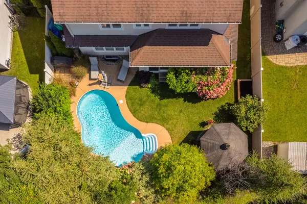 Blossom Park - Airport And Area, ON K1T 0G6,295 Bradwell WAY