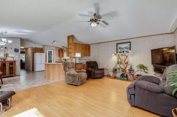 Red Deer, AB T4R 2Z8,2135 Danielle DR