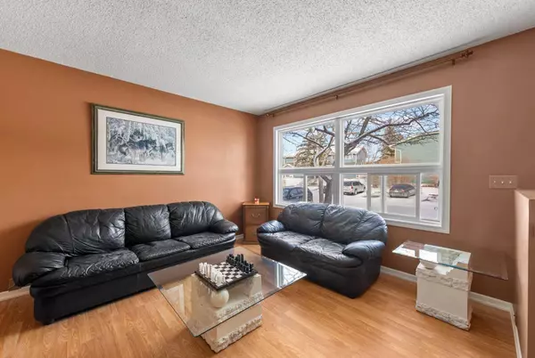 Calgary, AB T2J 6R2,524 Queenston GDNS Southeast