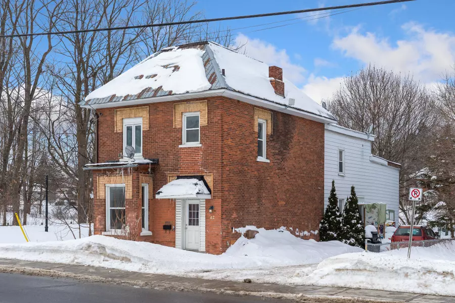 42 Daniel ST N, Arnprior, ON K7S 2K5