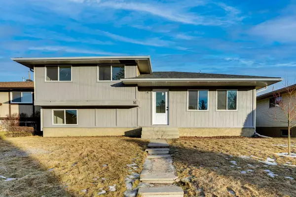 16 Penbrooke PL Southeast, Calgary, AB T2A3T9