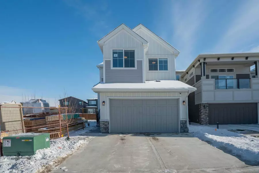 8 Rowley Common Northwest, Calgary, AB T3L 0G4