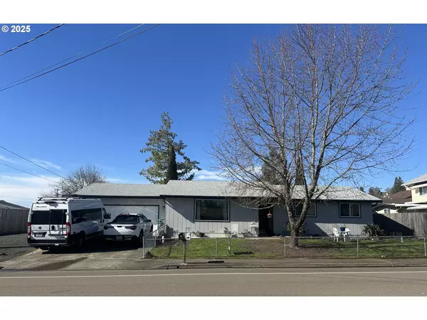 250 NW GLENHART AVE, Winston, OR 97496