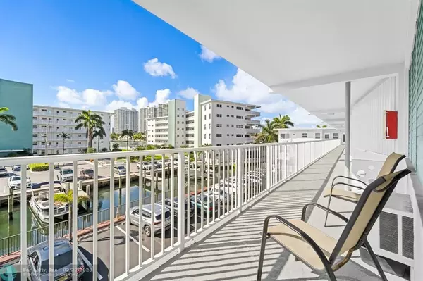 Hallandale Beach, FL 33009,3177 S Ocean Dr  #322