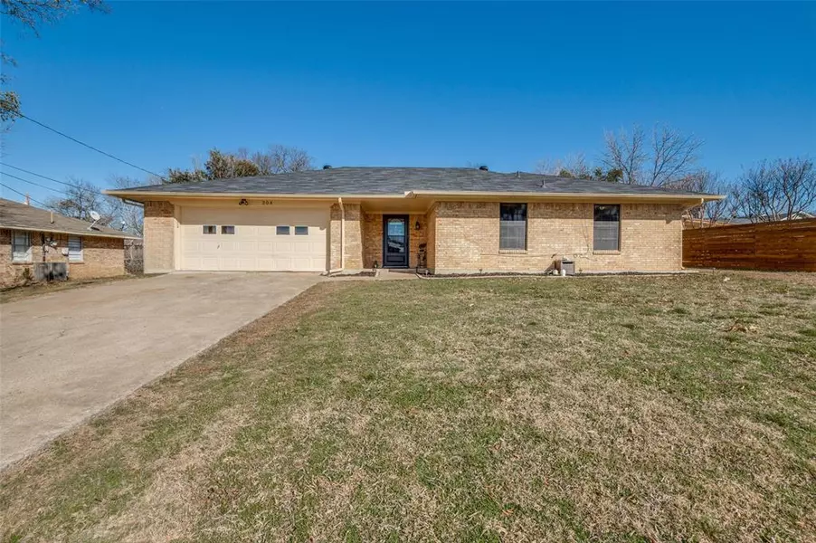 304 N Lyndalyn Avenue, Desoto, TX 75115