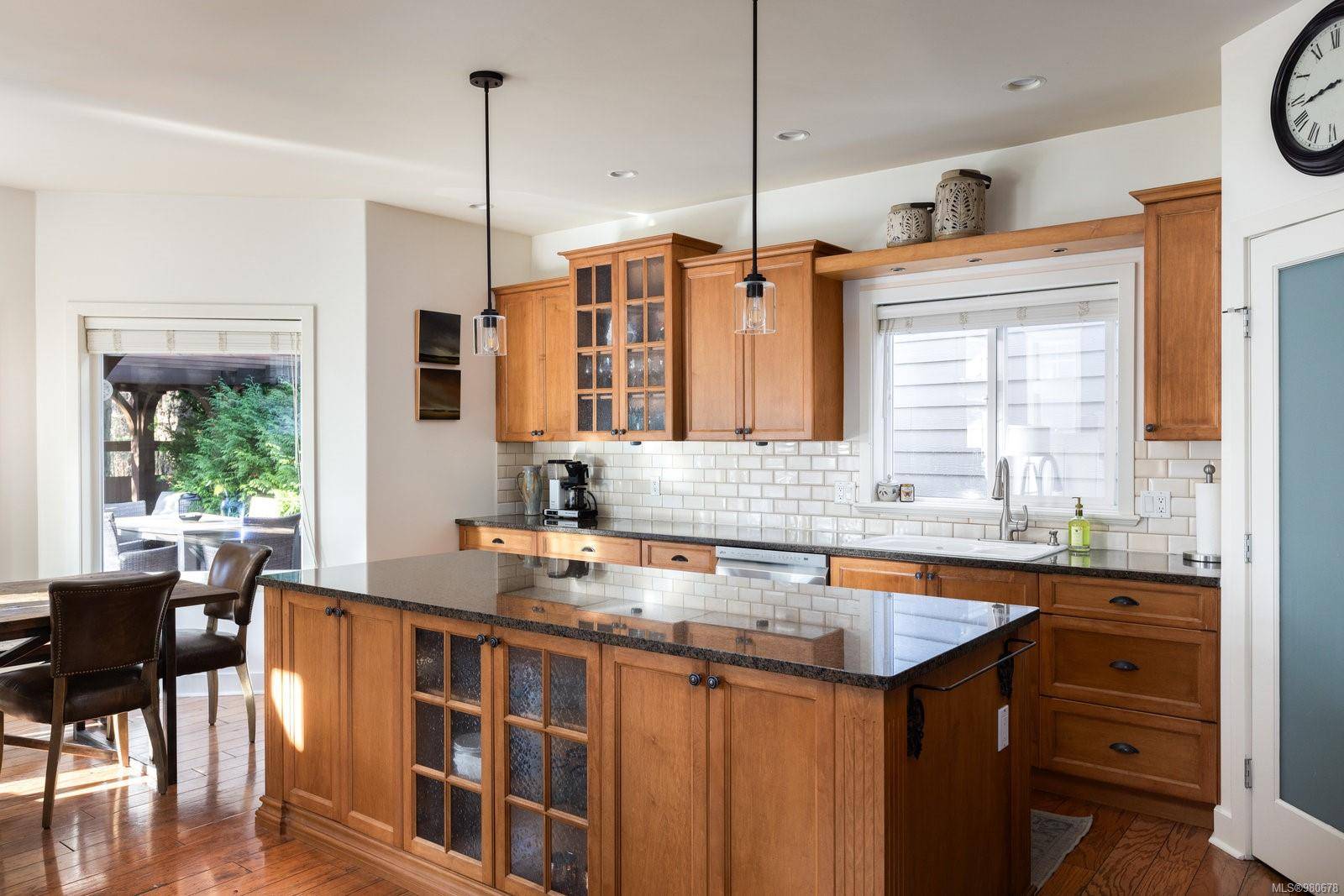 Saanich, BC V8Z 7Y5,539 Caselton Pl