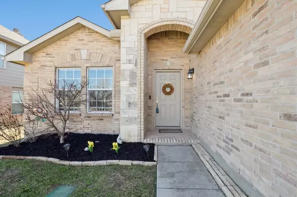 341 Amethyst Drive, Fort Worth, TX 76131