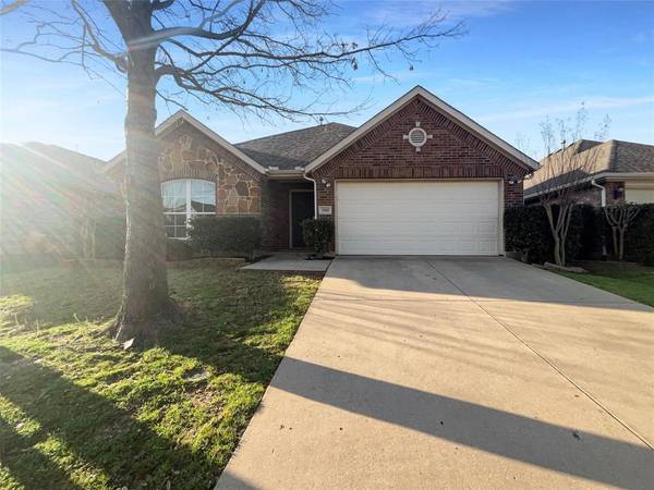 500 Maverick Drive, Lake Dallas, TX 75065