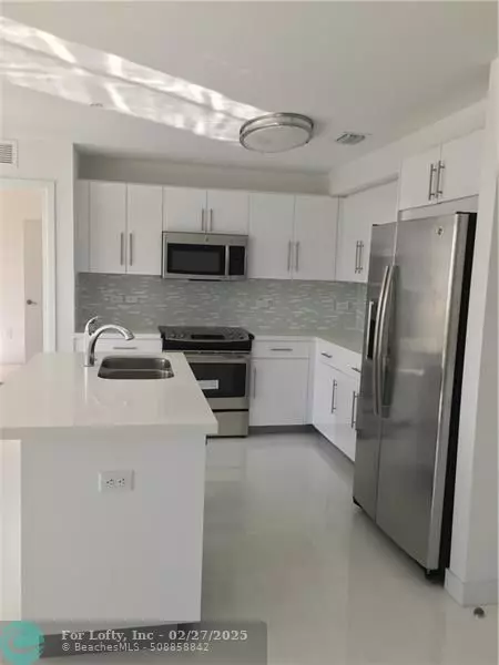 2651 NE 212th ter  #104, Aventura, FL 33180