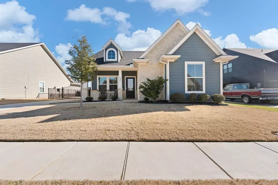 604 Charlotte Lane, Burleson, TX 76028