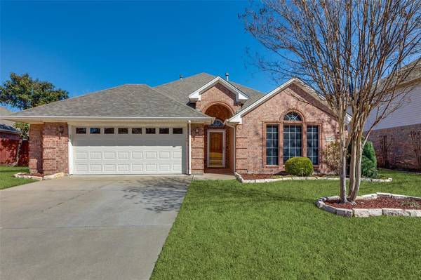 819 Huebner Way, Burleson, TX 76028