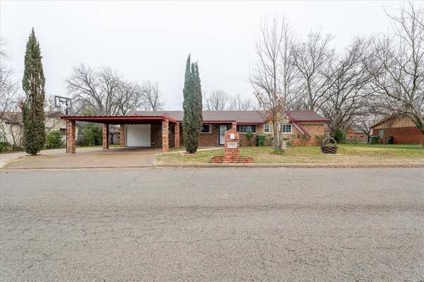 1703 SE 22nd Avenue, Mineral Wells, TX 76067