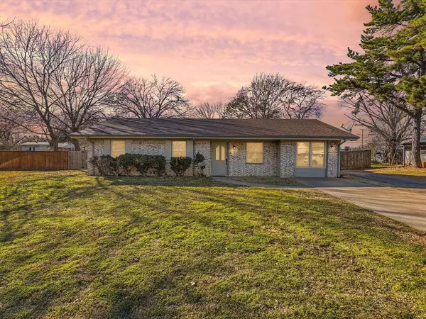 2606 S Lipsey Street, Decatur, TX 76234