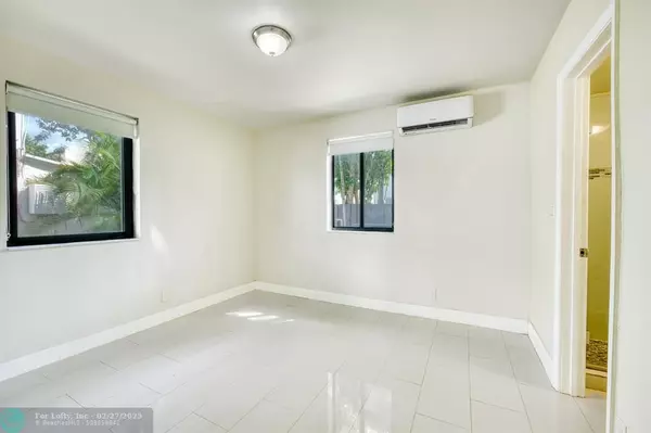 Fort Lauderdale, FL 33304,912 NE 15th Ave  #2