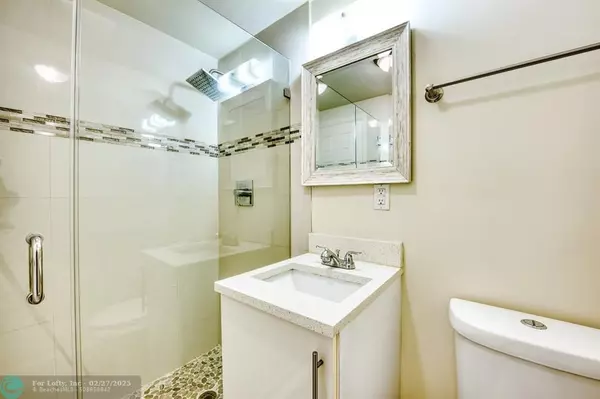 Fort Lauderdale, FL 33304,912 NE 15th Ave  #2