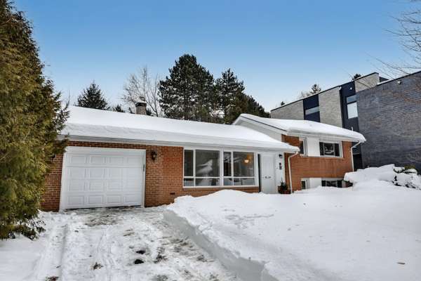 9 Southwell DR, Toronto C13, ON M3B 2N6