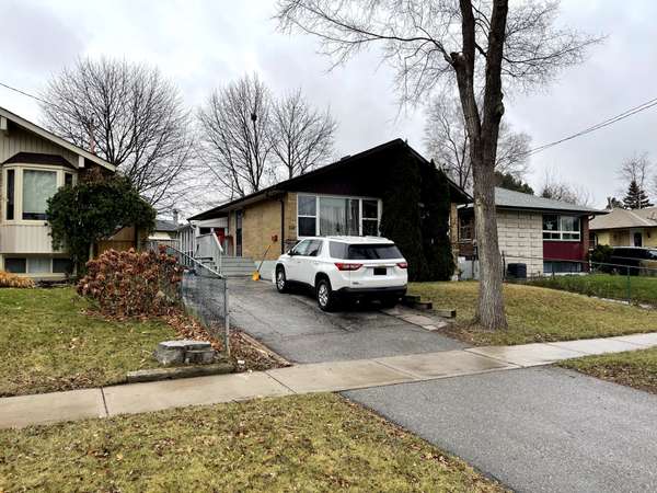 118 Thicketwood DR, Toronto E08, ON M1J 2A3