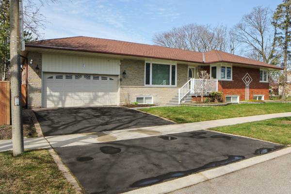 2 Woodpark RD, Toronto W09, ON M9P 1M1