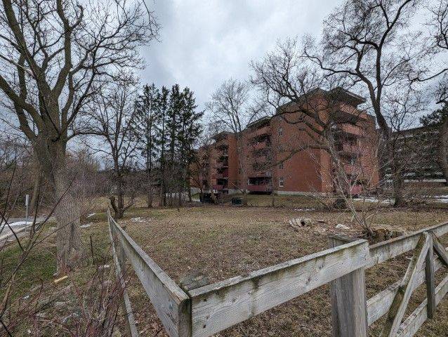 Newmarket, ON L3Y 2N7,330 Davis DR