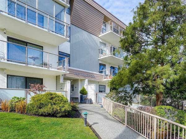 2125 Oak Bay Ave #302, Oak Bay, BC V8R 1E8