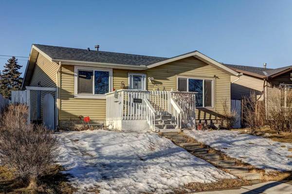 159 Castlebrook DR NE, Calgary, AB T3J 1S8