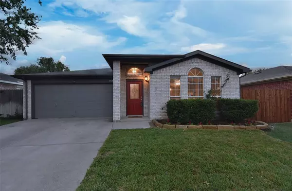 733 Charles City Drive, Arlington, TX 76018