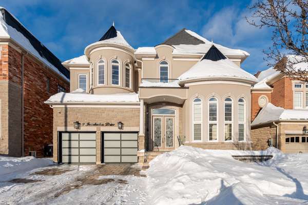 9 Interlacken DR, Brampton, ON L6X 0Y1