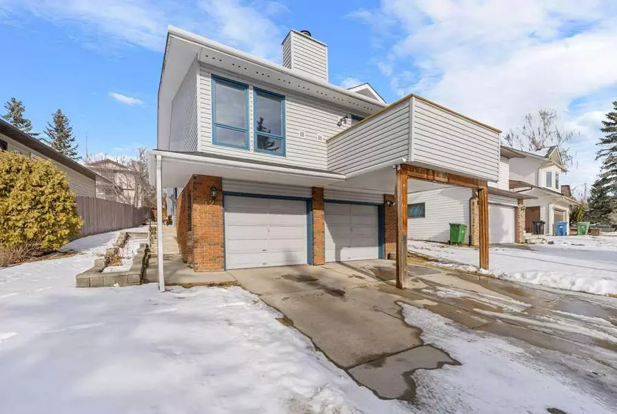 52 Hawkcliff WAY Northwest, Calgary, AB T3G 2R7