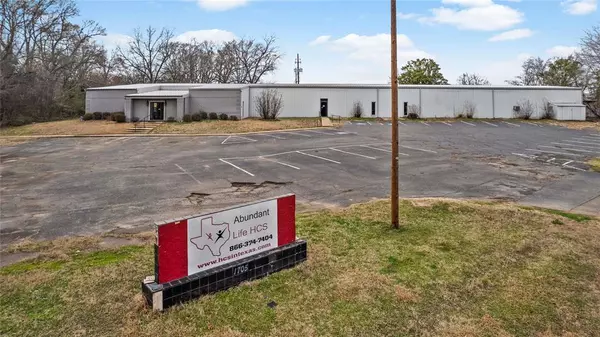 1705 Industrial Road, Mount Pleasant, TX 75455