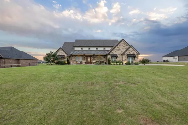 321 Kenyon Court, Granbury, TX 76049