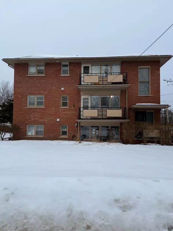 Whitby, ON L1N 4W6,607 Centre ST S #2