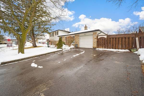 2 Chesterfield RD, Brampton, ON L6W 1K9