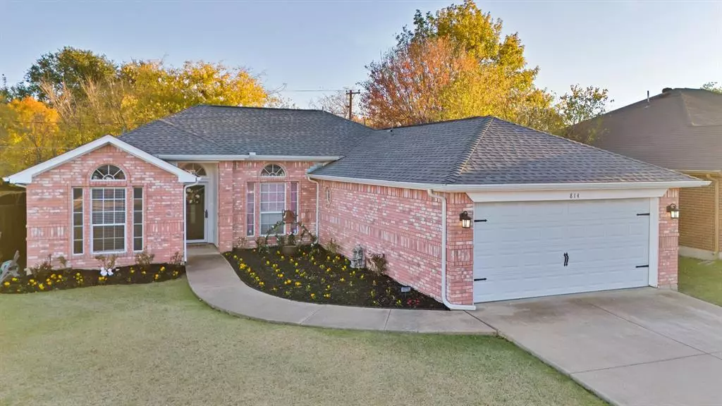 814 Valleybrooke Drive, Arlington, TX 76001