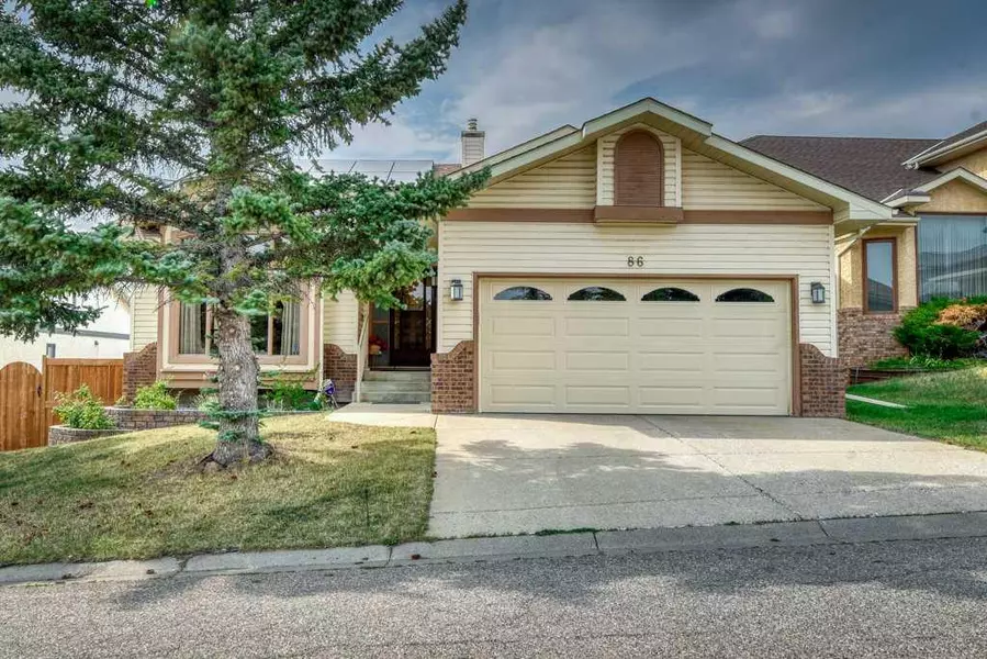 86 Hawkdale CIR Northwest, Calgary, AB T3G 5L5