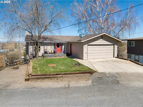 2920 HILLCREST DR,  Baker City,  OR 97814