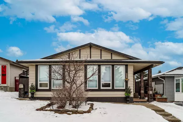 28 Beddington CRES NE, Calgary, AB T3K 1N5