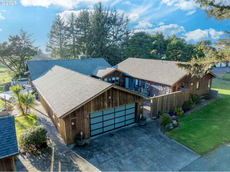 3275 GOLF LINKS RD, Bandon, OR 97411