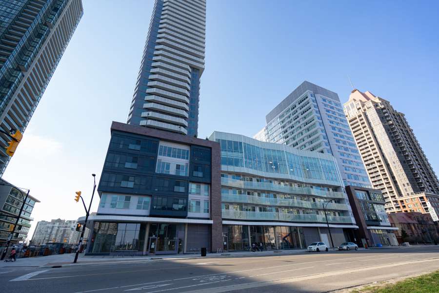 4065 Confederation Pkwy #409, Mississauga, ON L5B 0L4