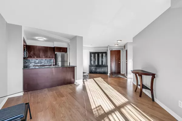 Richmond Hill, ON L4B 0B1,185 Oneida CRES #320