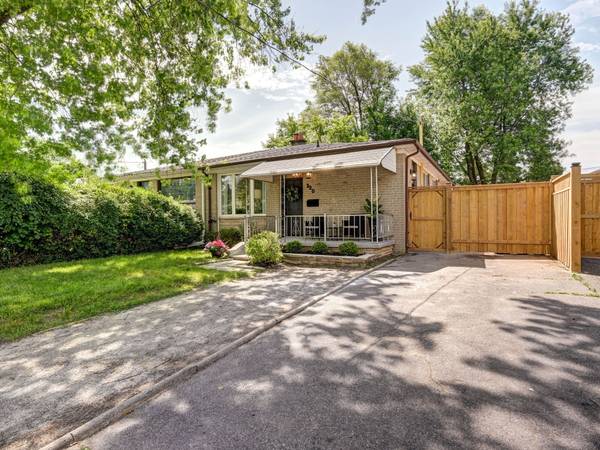 220 Beechy DR, Richmond Hill, ON L4C 2X7