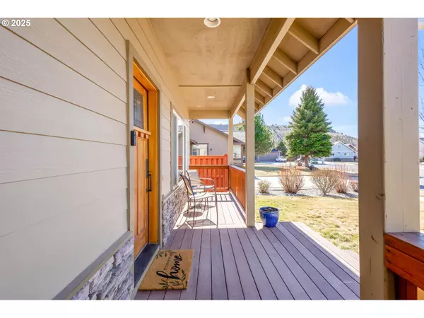 Prineville, OR 97754,444 SE Sid CT