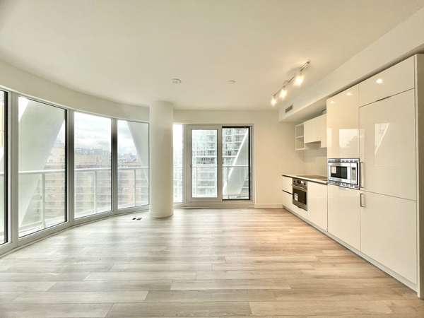 230 Simcoe ST #830, Toronto C01, ON M5T 0G7