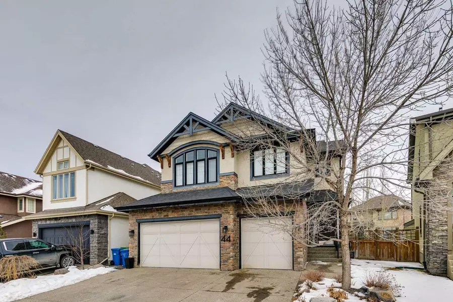 44 West Coach RD Southwest, Calgary, AB T3H 0M9