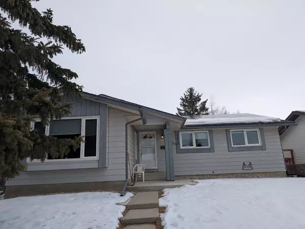 520 Woodhill PL Southwest, Calgary, AB T2W 3L5