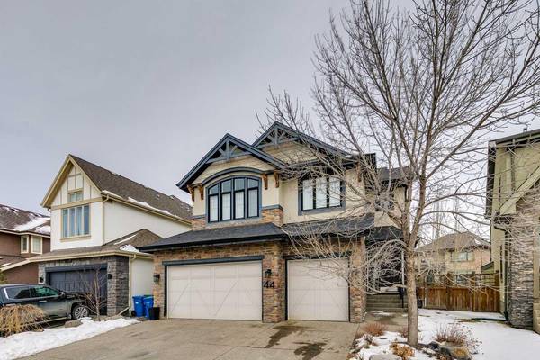 44 West Coach RD SW, Calgary, AB T3H 0M9