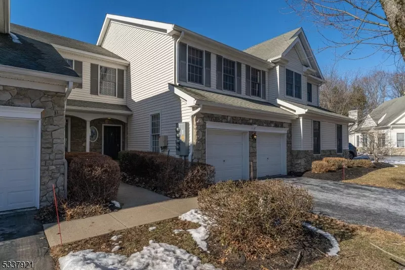 32 Westgate Dr, Clinton Twp., NJ 08801