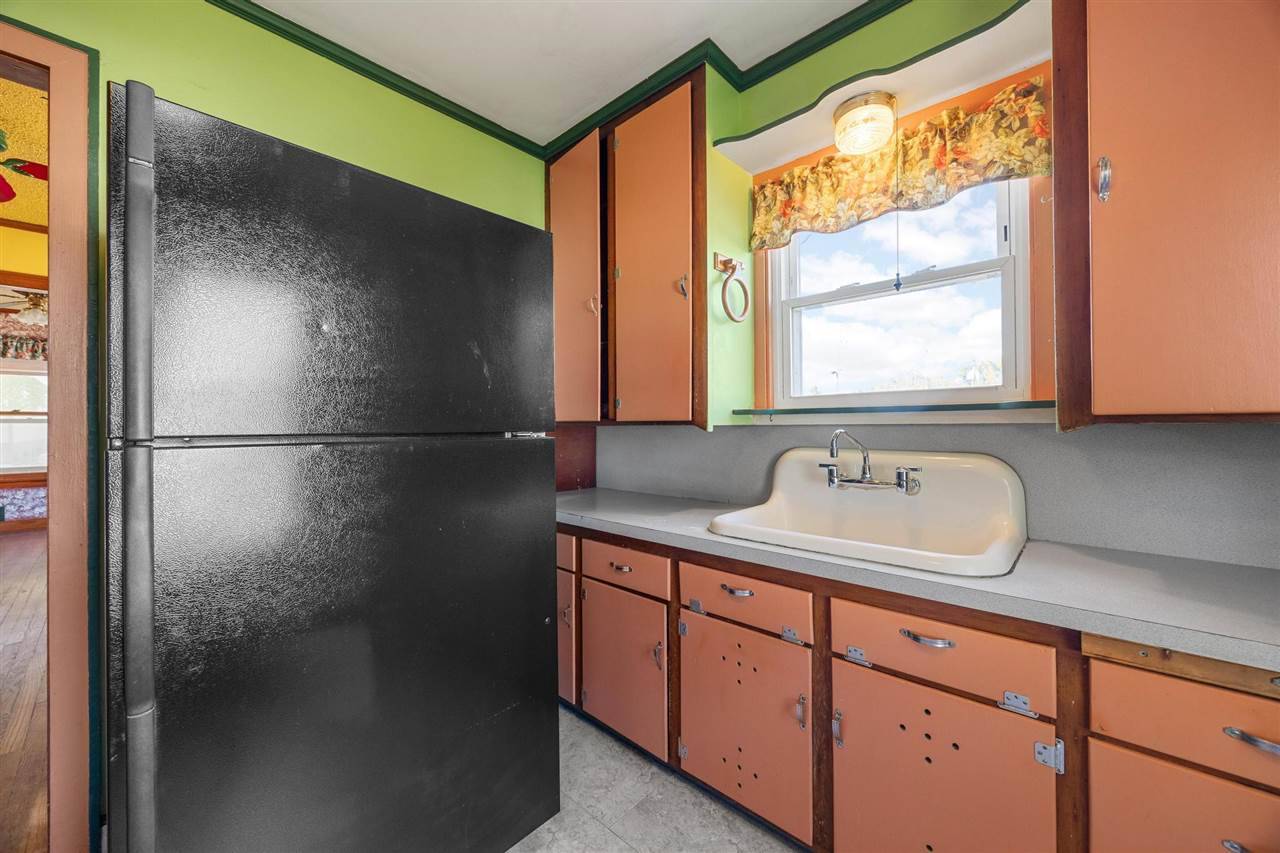 Anamosa, IA 52205,109 S Davis St