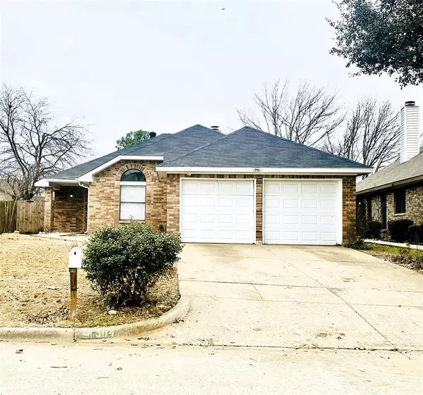 304 Ironbark Drive, Arlington, TX 76018