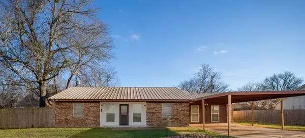 214 N Calhoun Street, Groesbeck, TX 76642